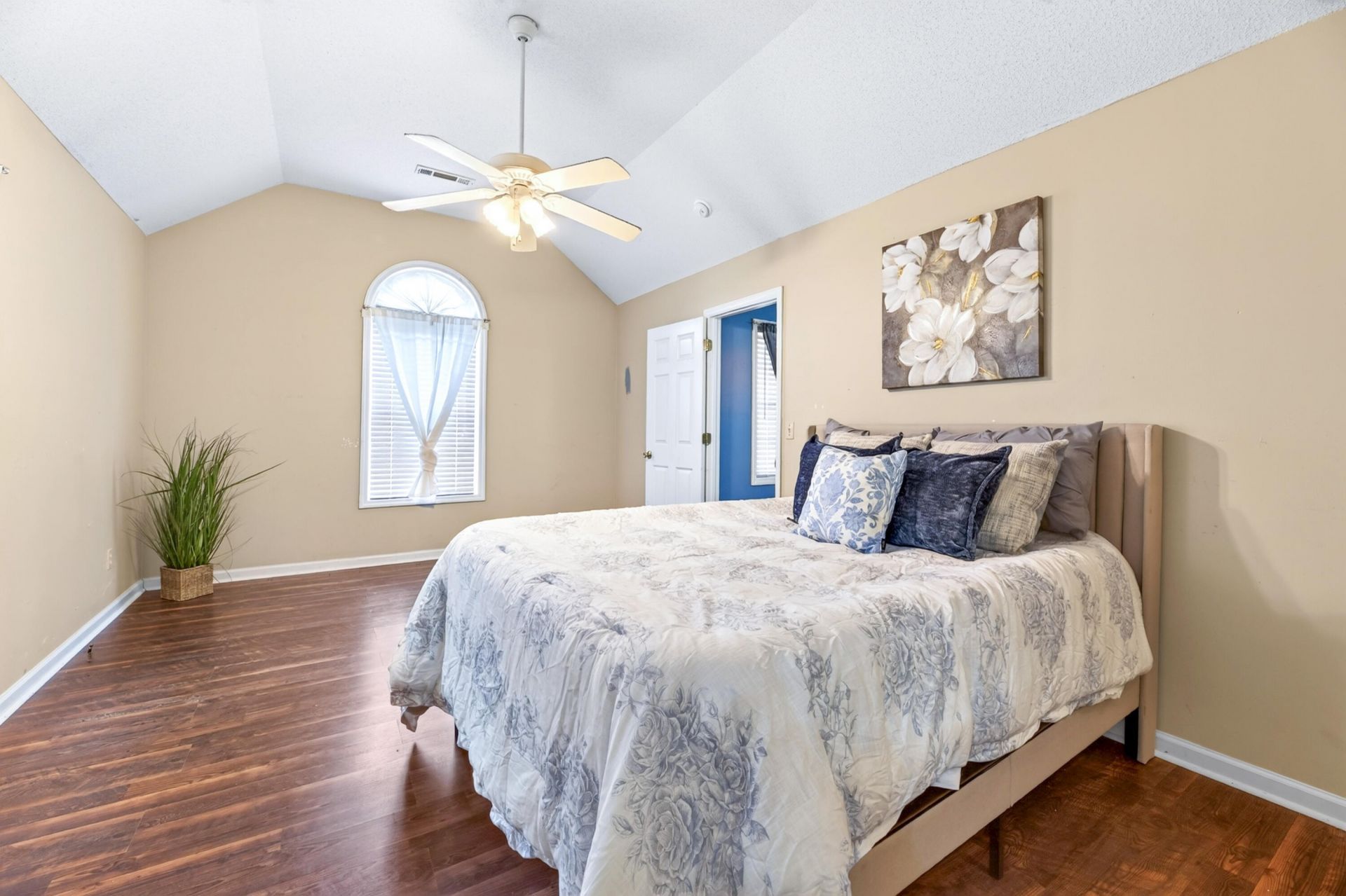 368 E Huson Circle Photo 14
