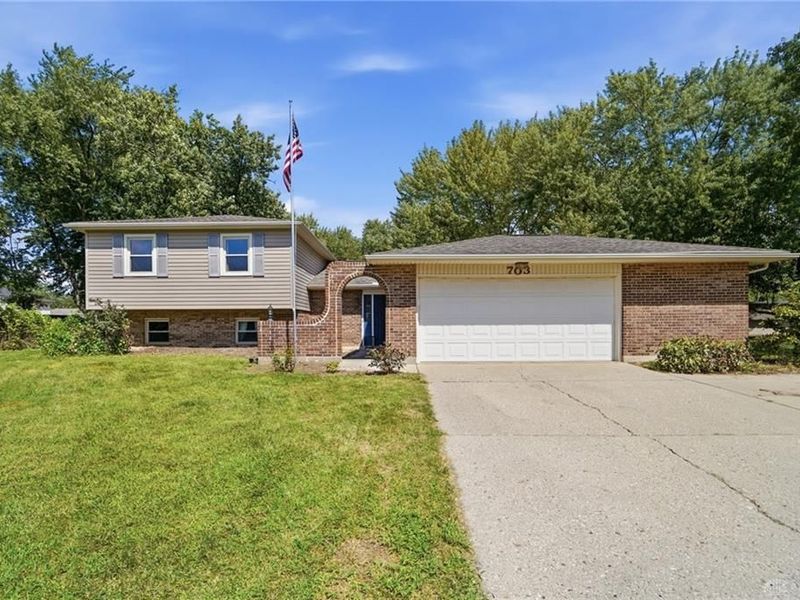 703 Bay Brooke Court, Vandalia, OH 45377 Photo 2