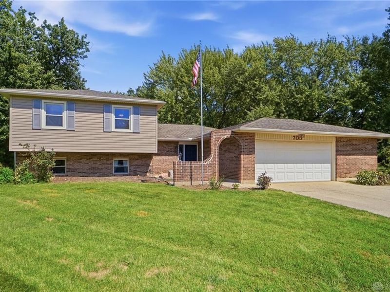 703 Bay Brooke Court, Vandalia, OH 45377 Photo 3