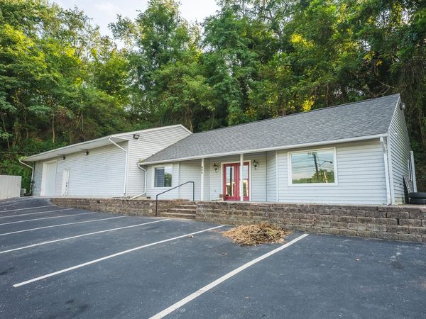 690 N Franklin ST , Christiansburg, VA 24073