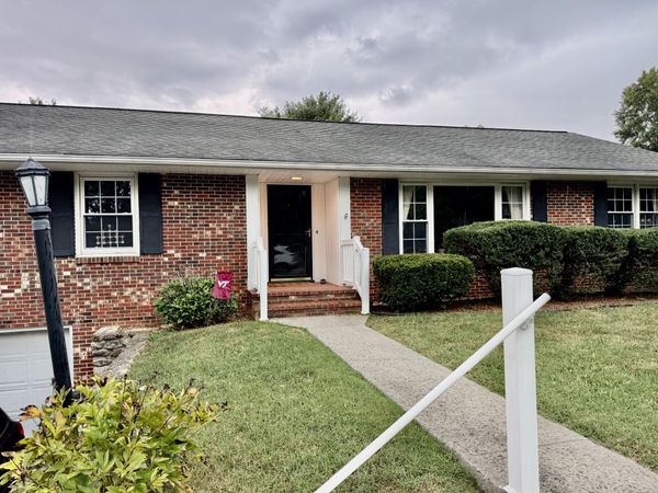 5412 Stoneybrook DR, Roanoke, VA 24018
