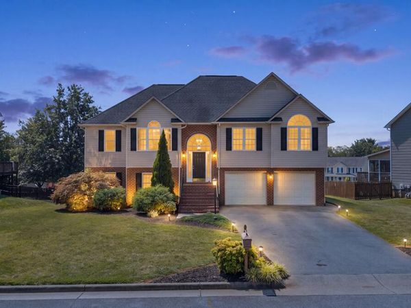 632 Castleridge RD , Vinton, VA 24179