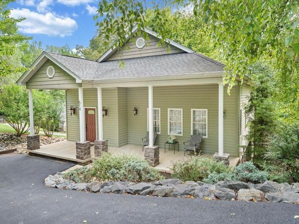 614 Forest Lawn DR , Moneta, VA 24121