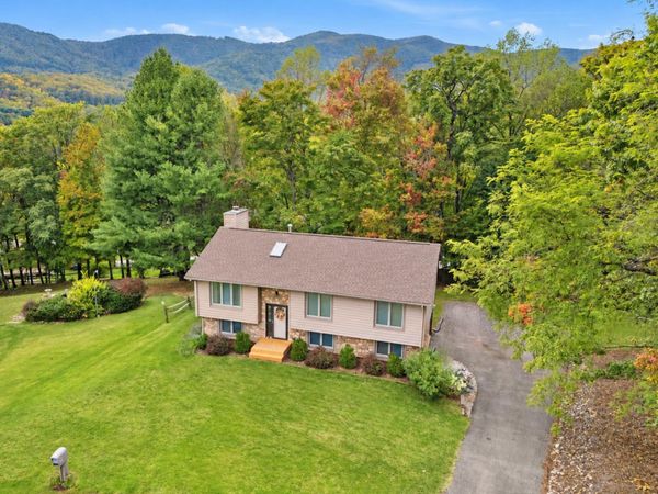 8034 Forest Edge DR, Roanoke, VA 24018