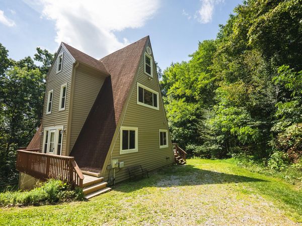 8535 Willett LN , Bent Mountain, VA 24059