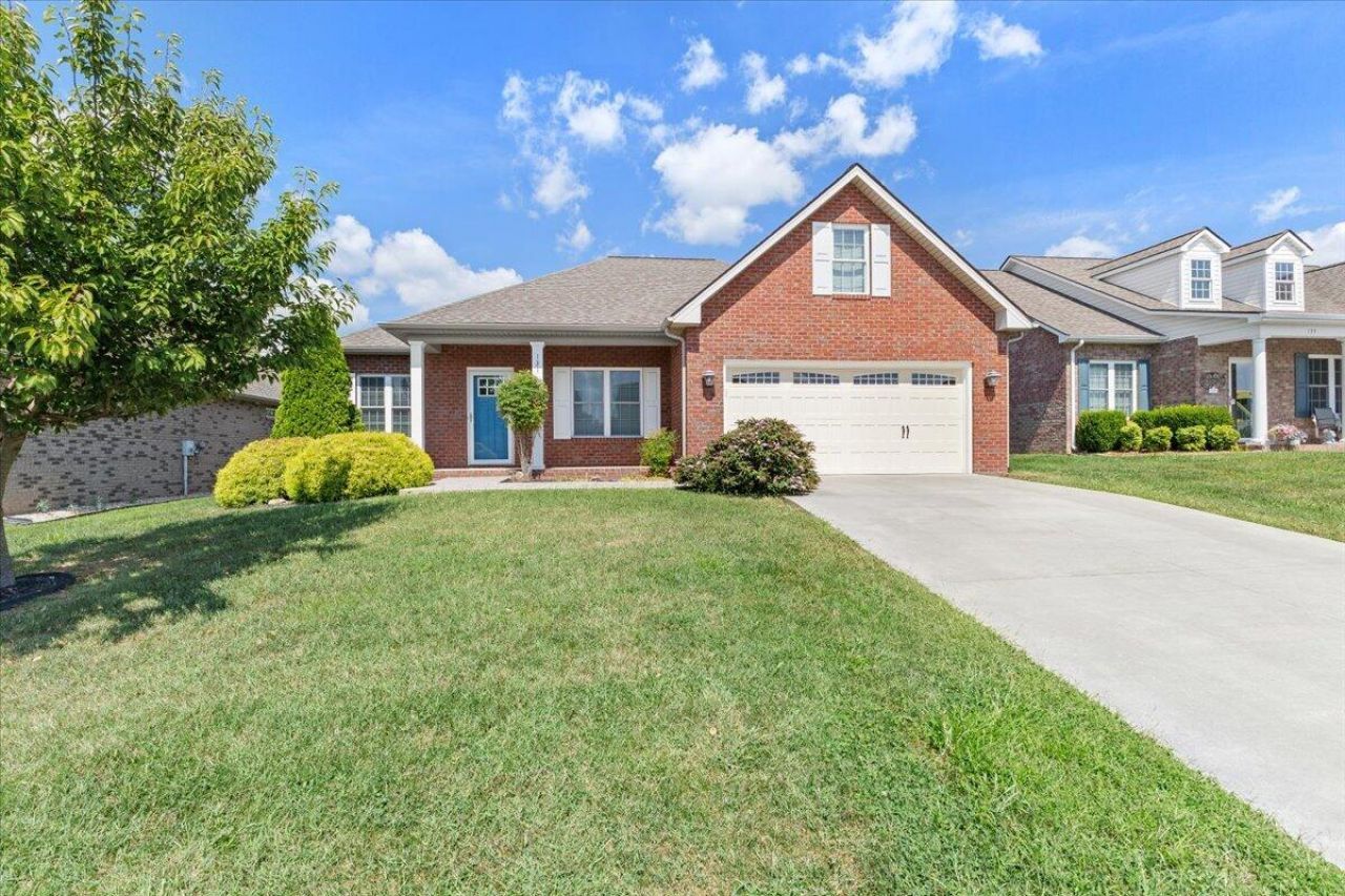 131 North Oaks Dr , Salem, VA 24153 Main Photo