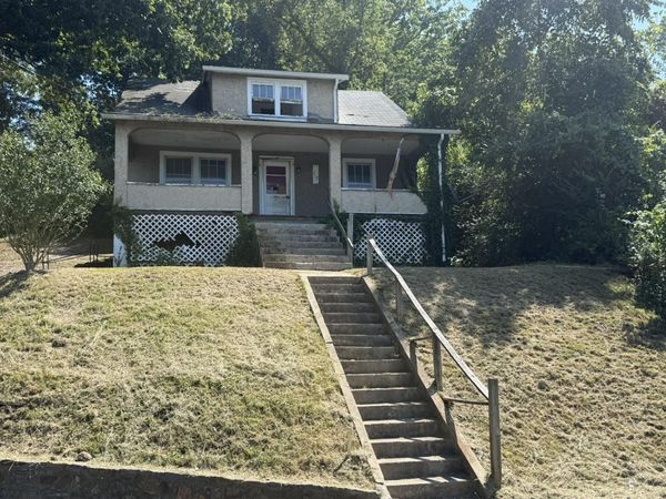 218 E Mallow RD , Covington, VA 24426