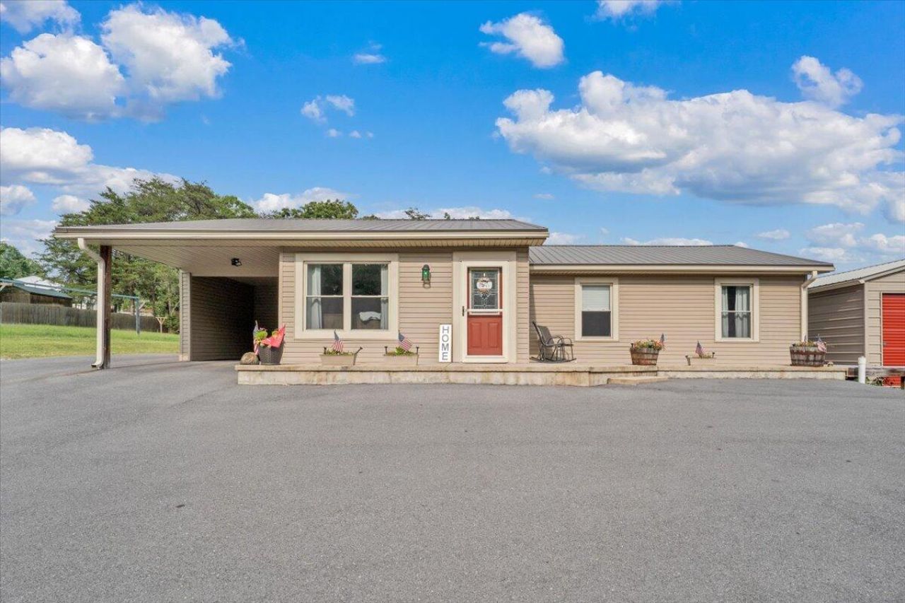 102 Falcon Ridge Rd , Clifton Forge, VA 24422 Main Photo