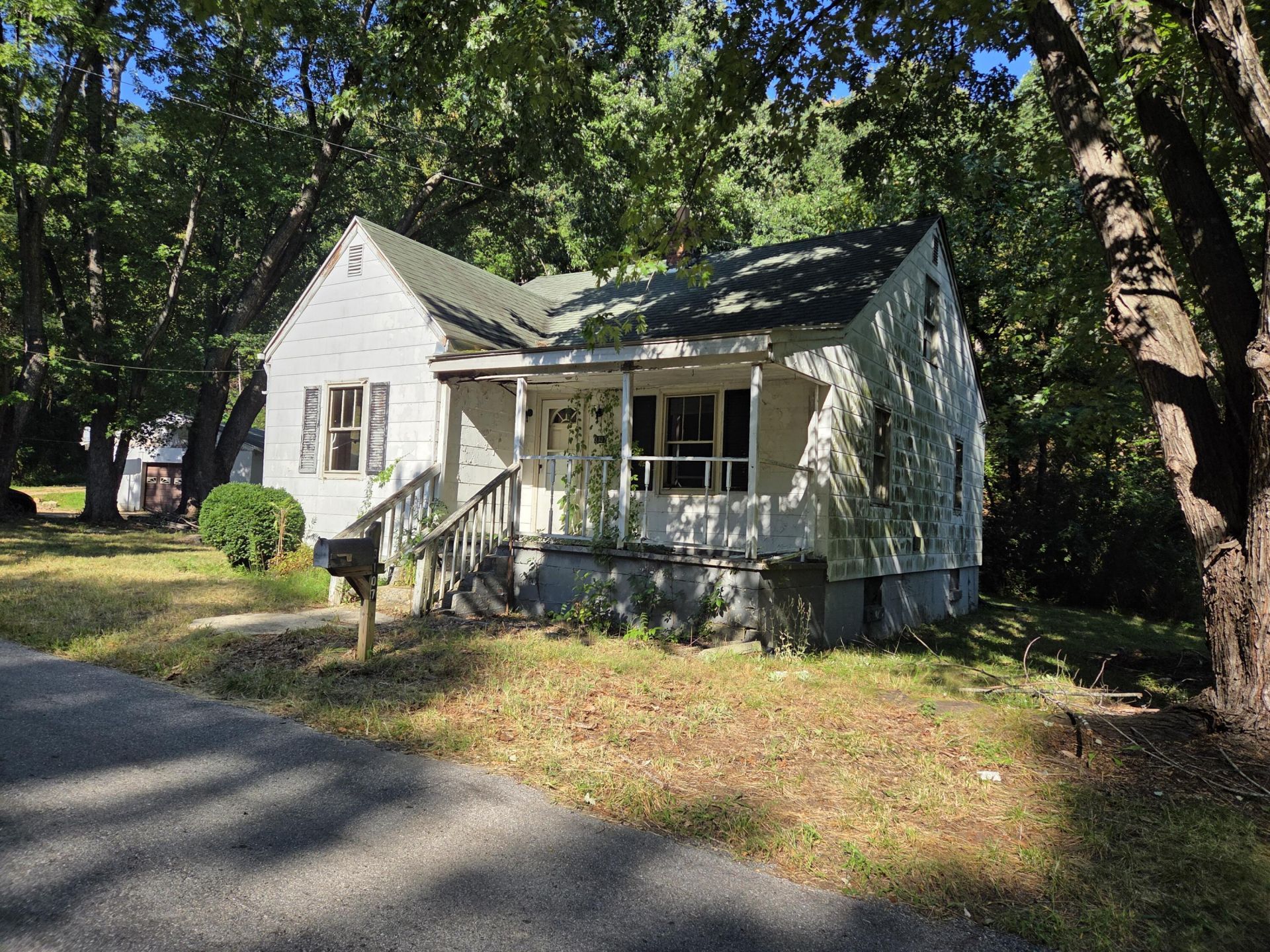 3107 Powell Dr, Salem, VA 24153 Main Photo