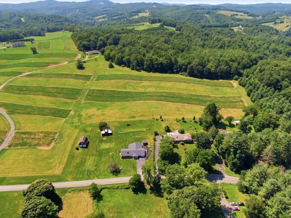 181 Ridgeview RD NW, Floyd, VA 24091
