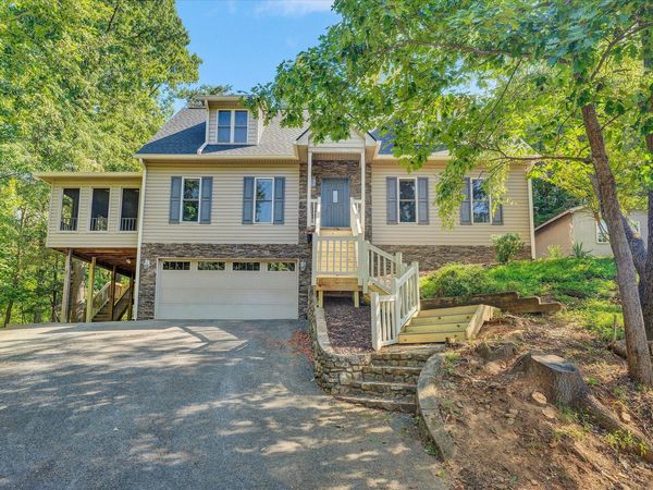 1833 Melissa CIR, Vinton, VA 24179