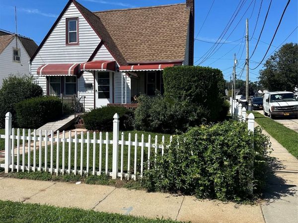 22 Searing Street , Hempstead, NY 11550