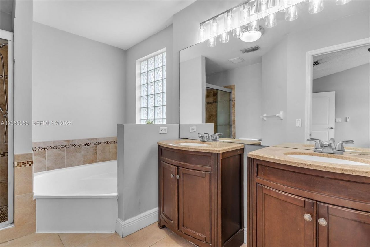 2405 NW 79th Ter, Margate, FL 33063 Photo