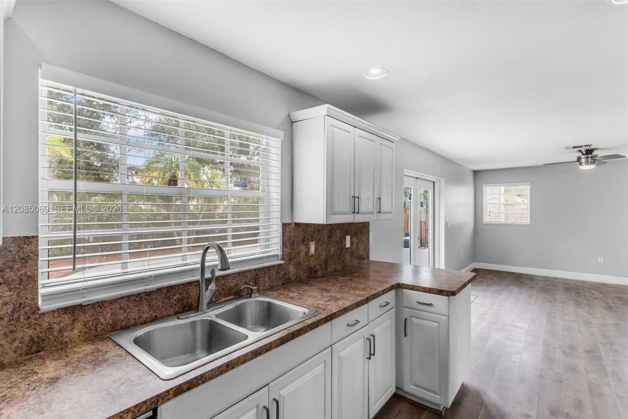 2405 NW 79th Ter, Margate, FL 33063 Photo
