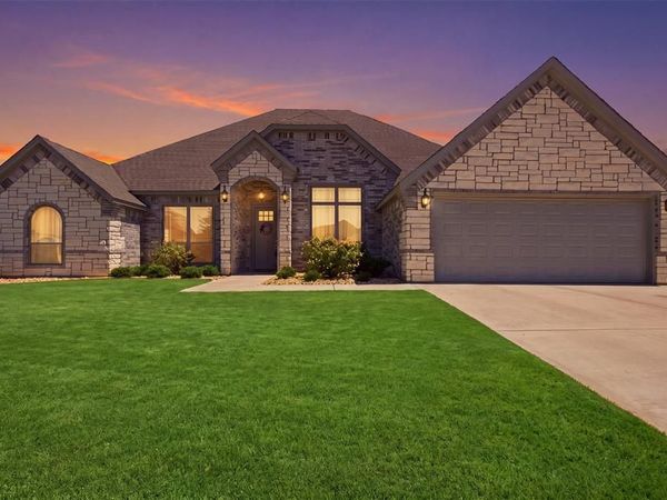 198 Crenshaw Court , Stephenville, TX 76401