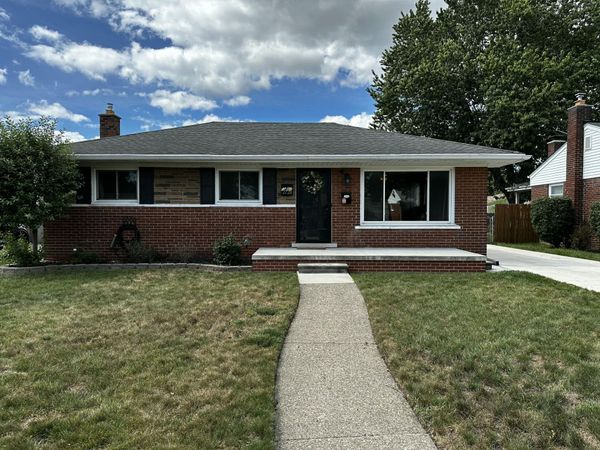 2728 Pinetree Drive, Trenton, MI 48183