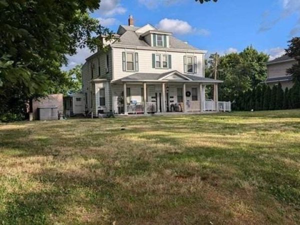 20 N Farview Ave, Paramus, NJ 07652
