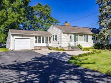 1049 Shoecraft Road, Webster, NY 14580