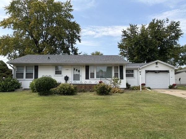 2108 Manor Lane , Peru, IL 61354