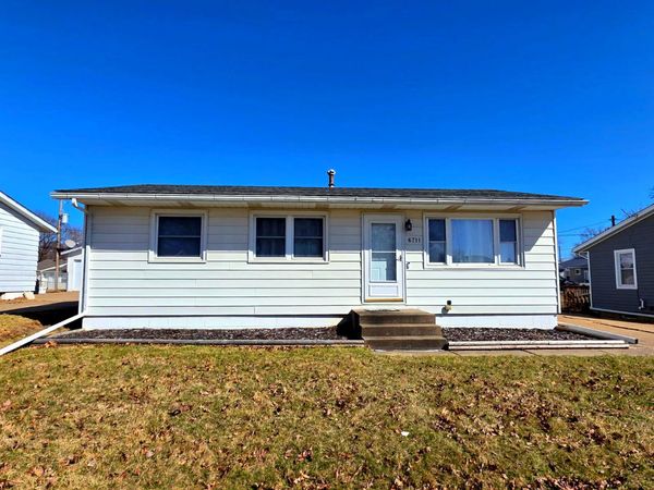 6711 Ridge Drive , Davenport, IA 52806