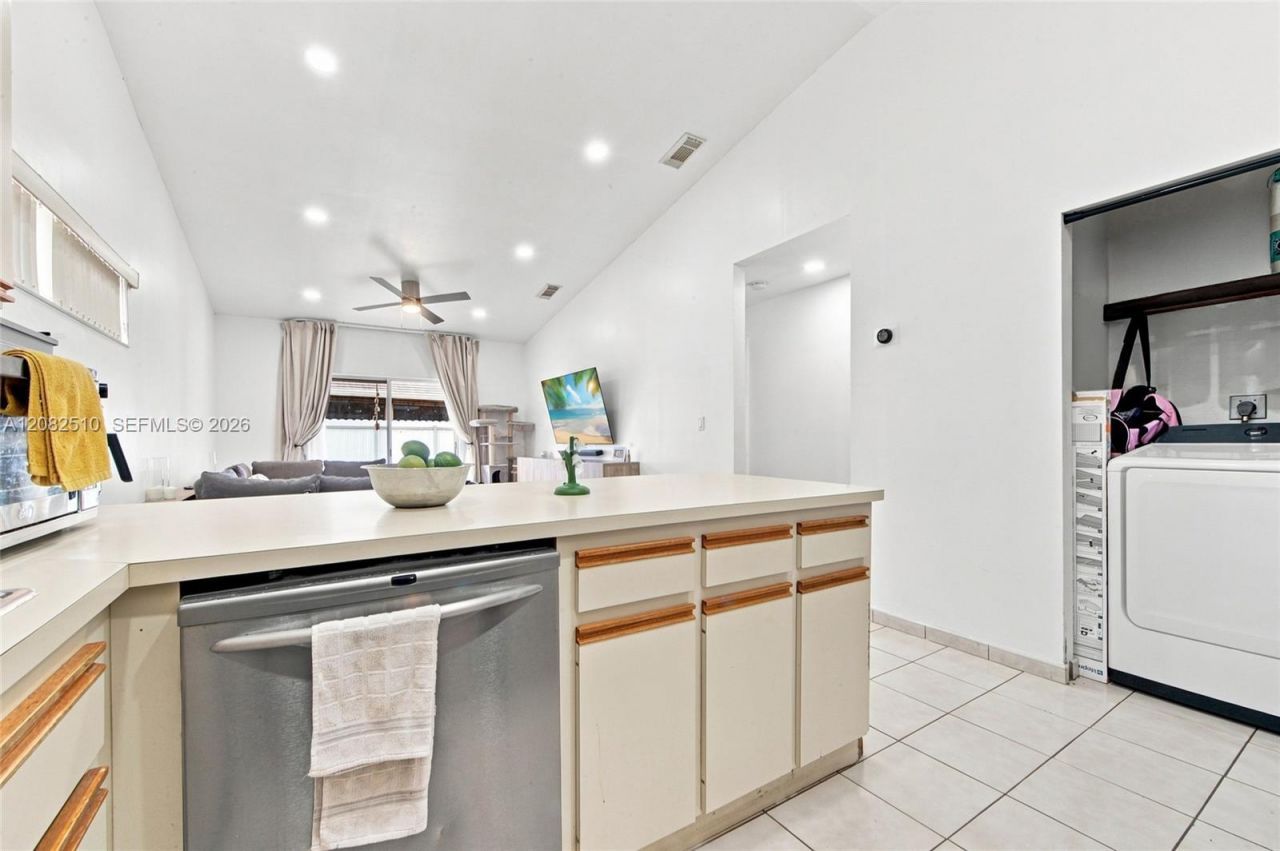 7330 W 30th Ave, Hialeah, FL 33018 Photo