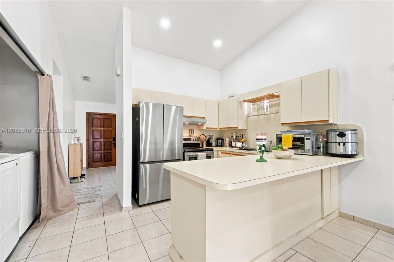 7330 W 30th Ave, Hialeah, FL 33018 Photo