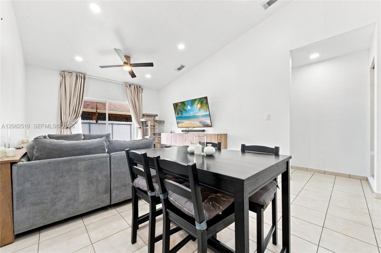 7330 W 30th Ave, Hialeah, FL 33018 Photo