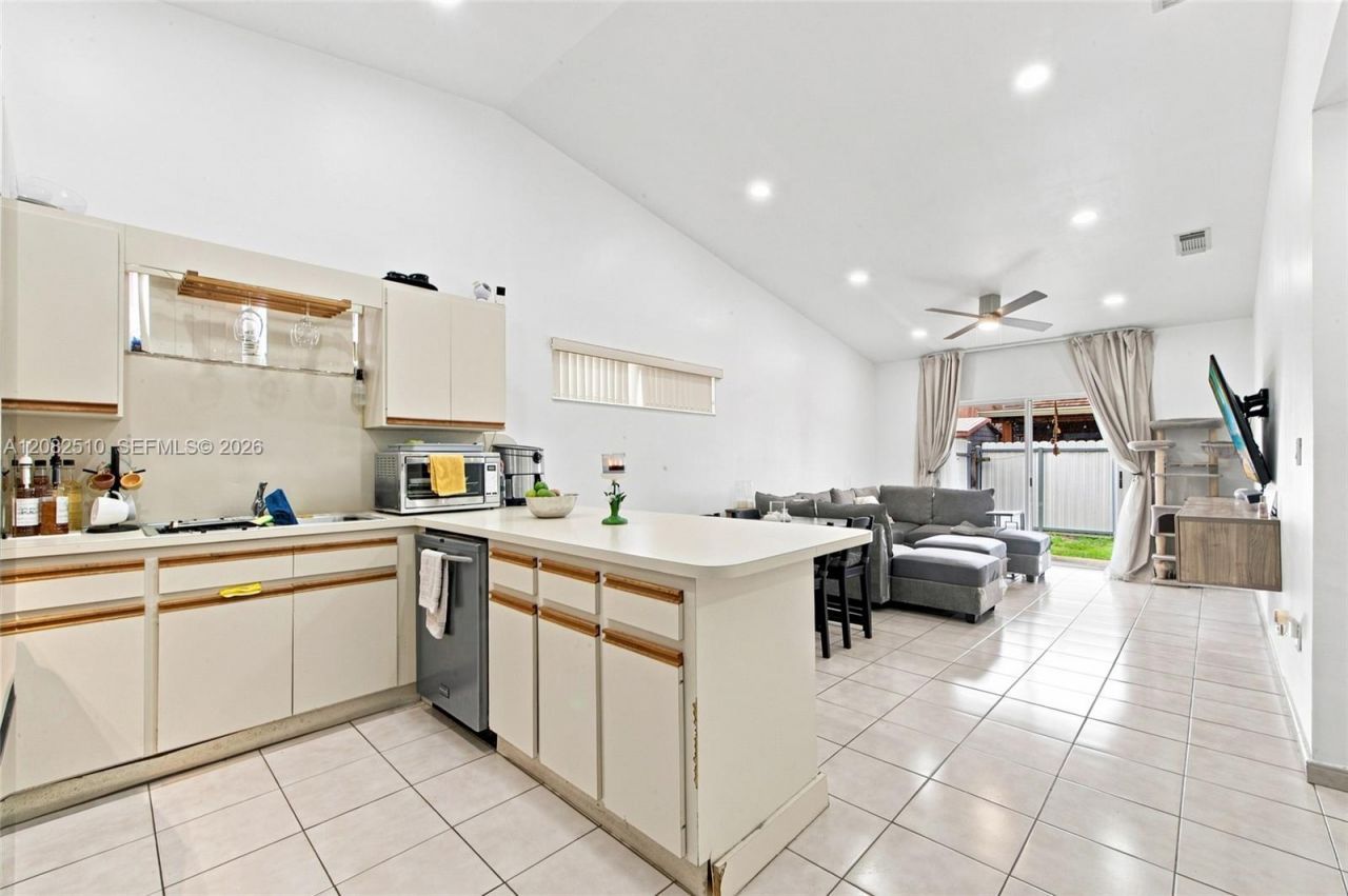 7330 W 30th Ave, Hialeah, FL 33018 Photo