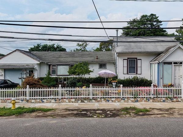437 Moffitt Boulevard , Islip, NY 11751