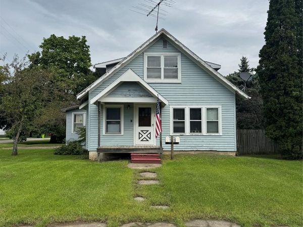 338 W Caroline Street, Fenton, Mi 48430