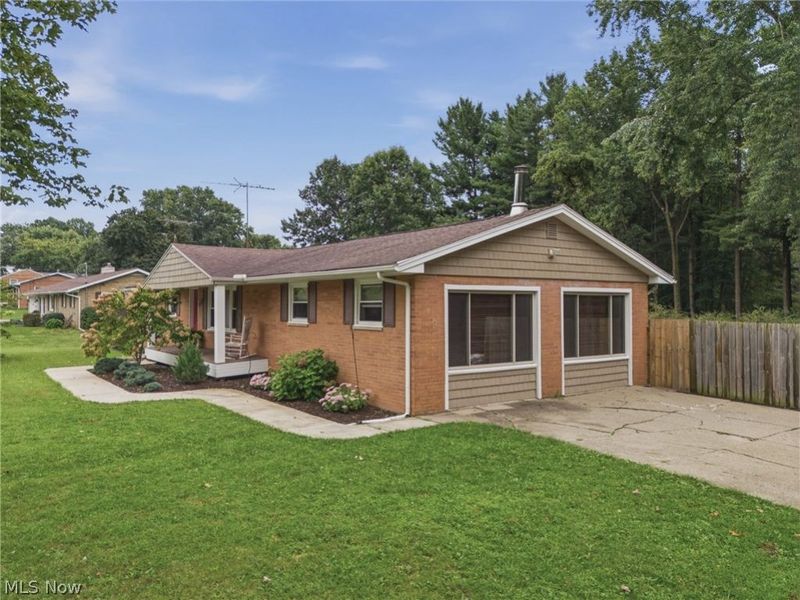 6084 Peach Street, Louisville, OH 44641 Photo 3