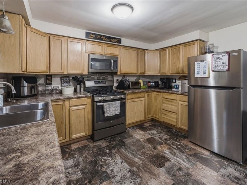 6084 Peach Street, Louisville, OH 44641 Photo 30