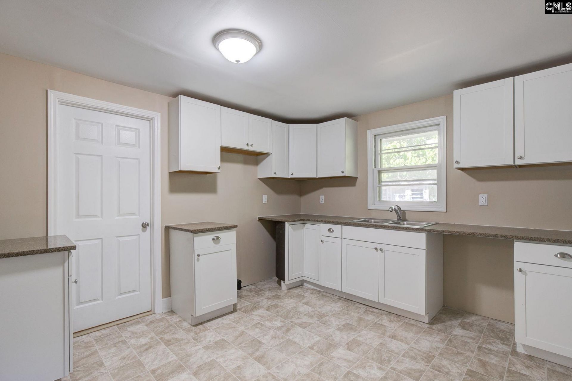 207 Hampton Street E Photo 17