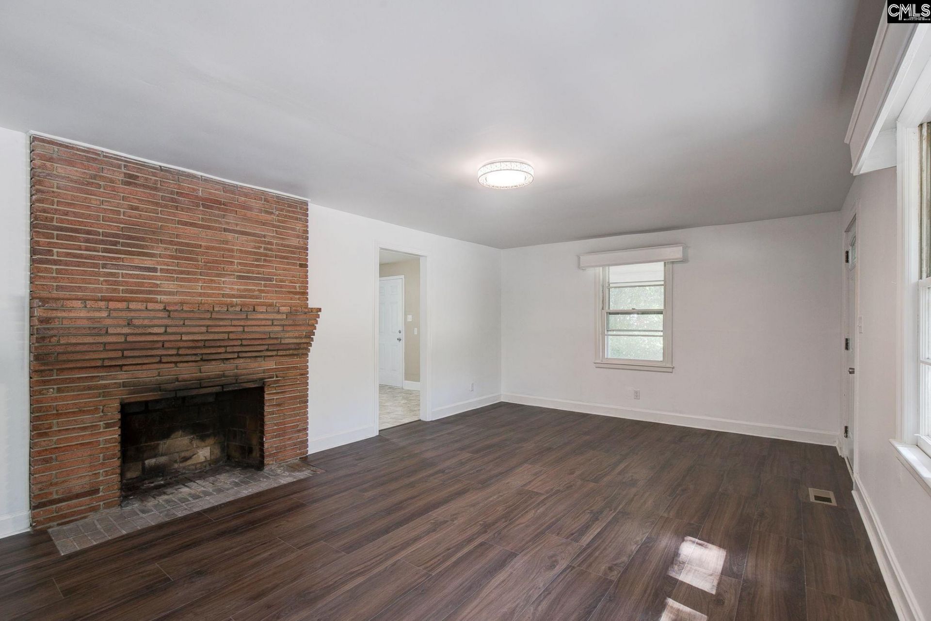 207 Hampton Street E Photo 4