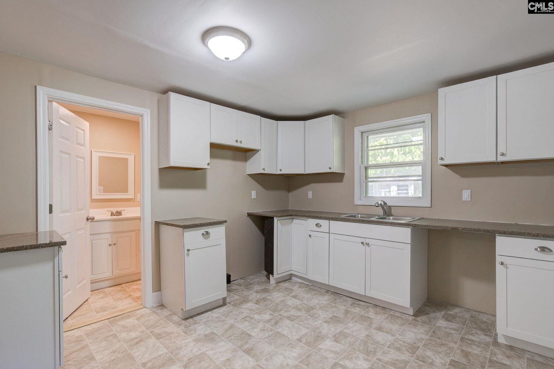 207 Hampton Street E Photo 6