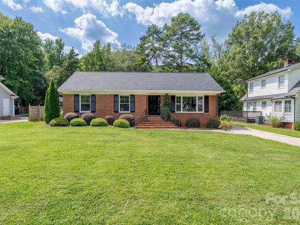 7735 Surreywood Place, Charlotte, NC 28270