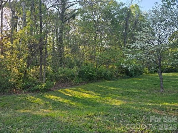 969 8th Avenue NW, Hickory, NC 28601