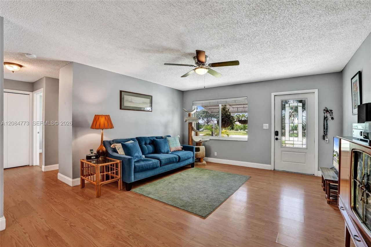 2083 SW 13th Ave, Boynton Beach, FL 33426 Photo