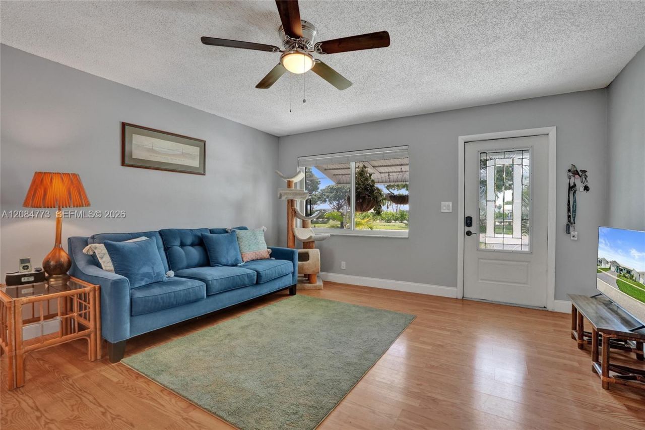 2083 SW 13th Ave, Boynton Beach, FL 33426 Photo