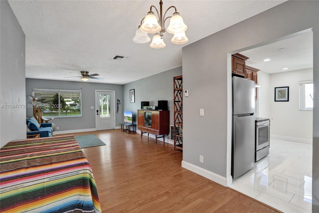 2083 SW 13th Ave, Boynton Beach, FL 33426 Photo