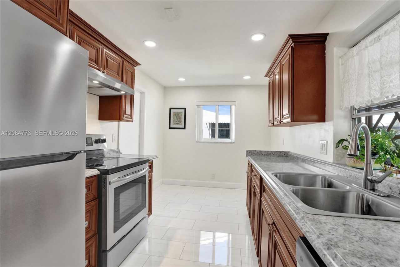 2083 SW 13th Ave, Boynton Beach, FL 33426 Photo