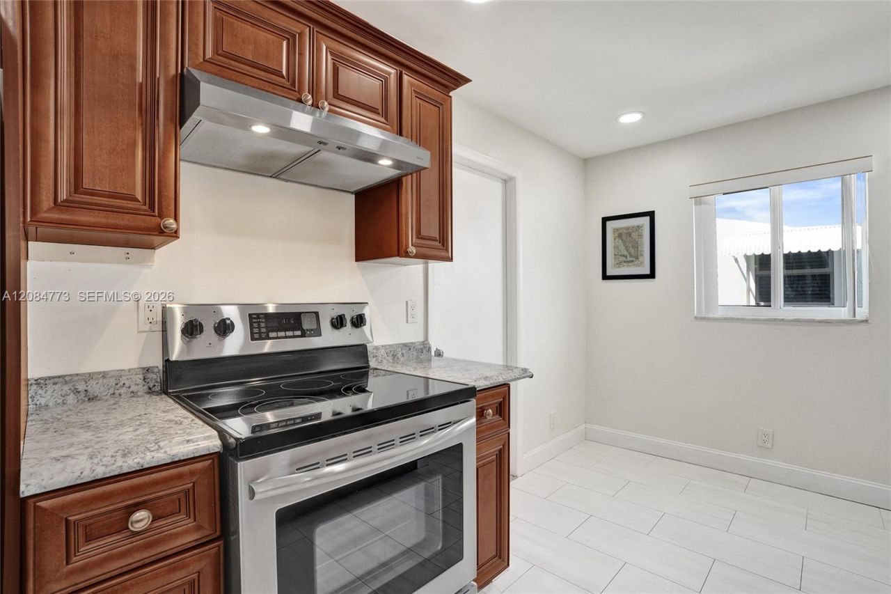 2083 SW 13th Ave, Boynton Beach, FL 33426 Photo