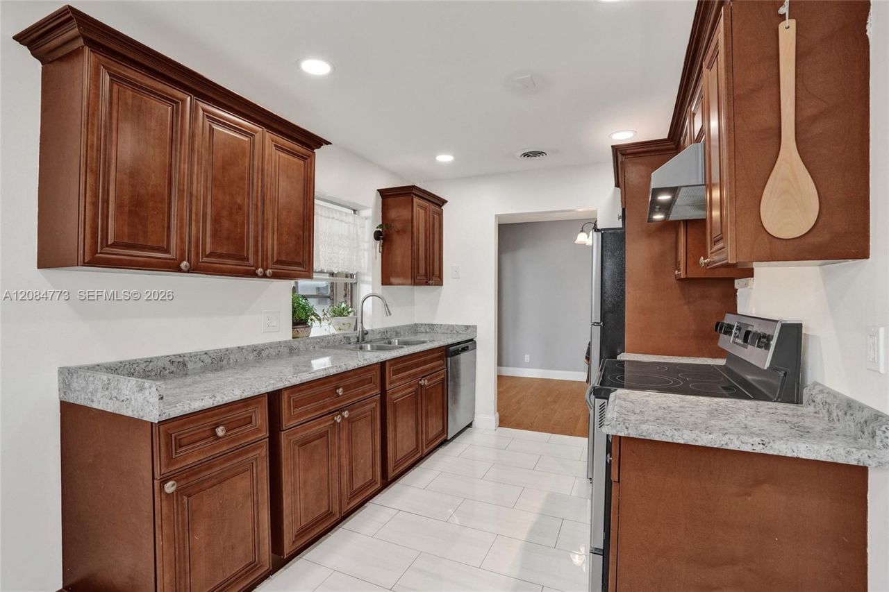 2083 SW 13th Ave, Boynton Beach, FL 33426 Photo
