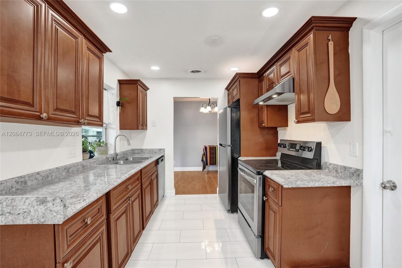 2083 SW 13th Ave, Boynton Beach, FL 33426 Photo
