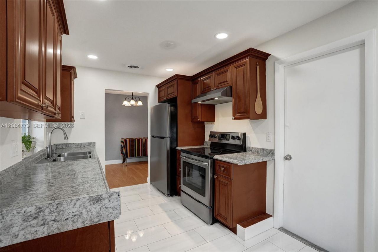 2083 SW 13th Ave, Boynton Beach, FL 33426 Photo