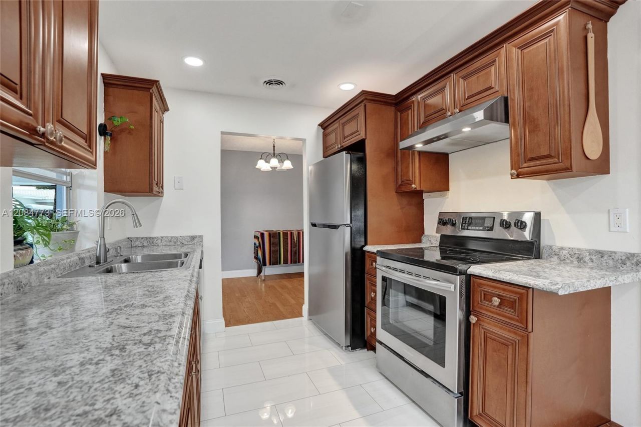 2083 SW 13th Ave, Boynton Beach, FL 33426 Photo