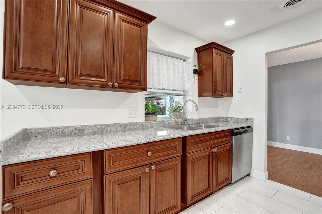 2083 SW 13th Ave, Boynton Beach, FL 33426 Photo