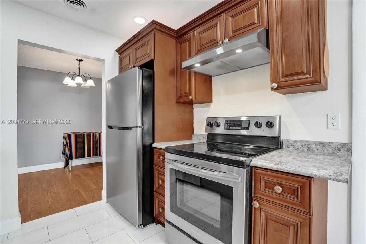 2083 SW 13th Ave, Boynton Beach, FL 33426 Photo