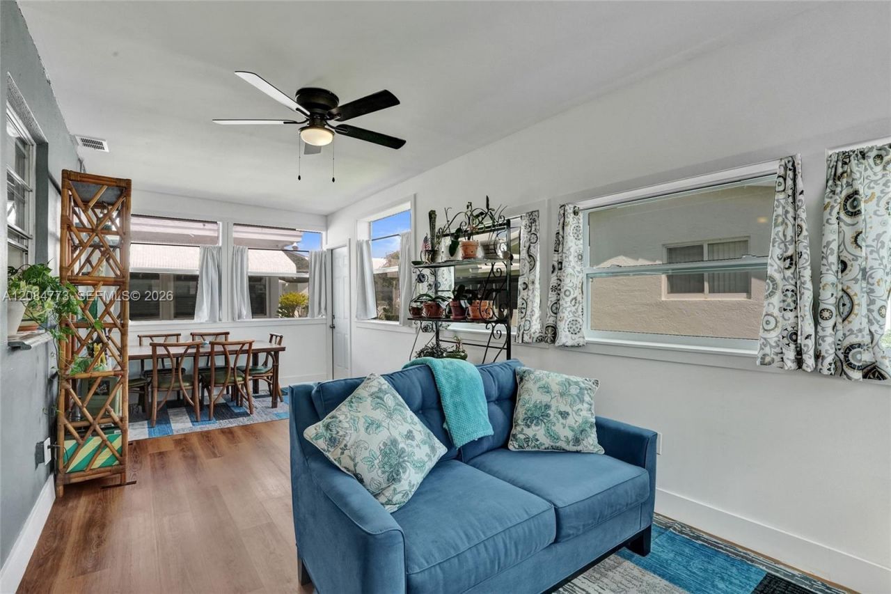 2083 SW 13th Ave, Boynton Beach, FL 33426 Photo