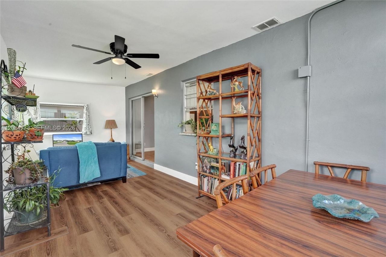 2083 SW 13th Ave, Boynton Beach, FL 33426 Photo